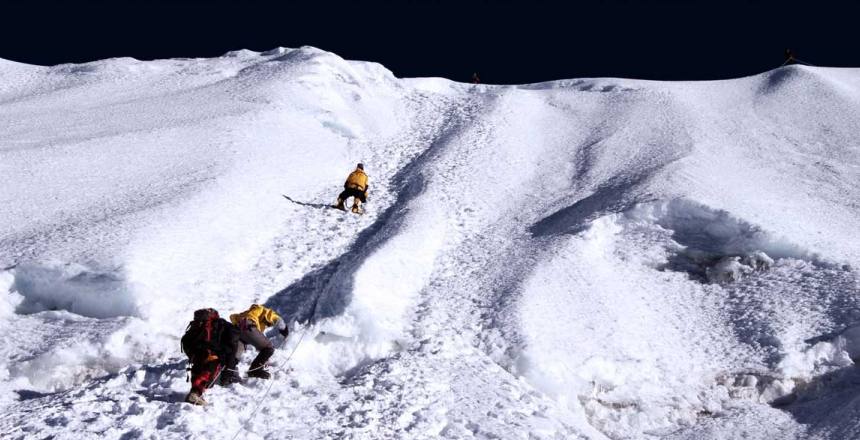 Island Peak Climbing (6,189 m)  